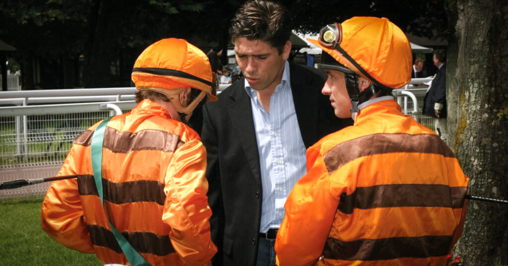 Savoir identifier 2 chevaux appartenant à la même écurie est un avantage stratégique.